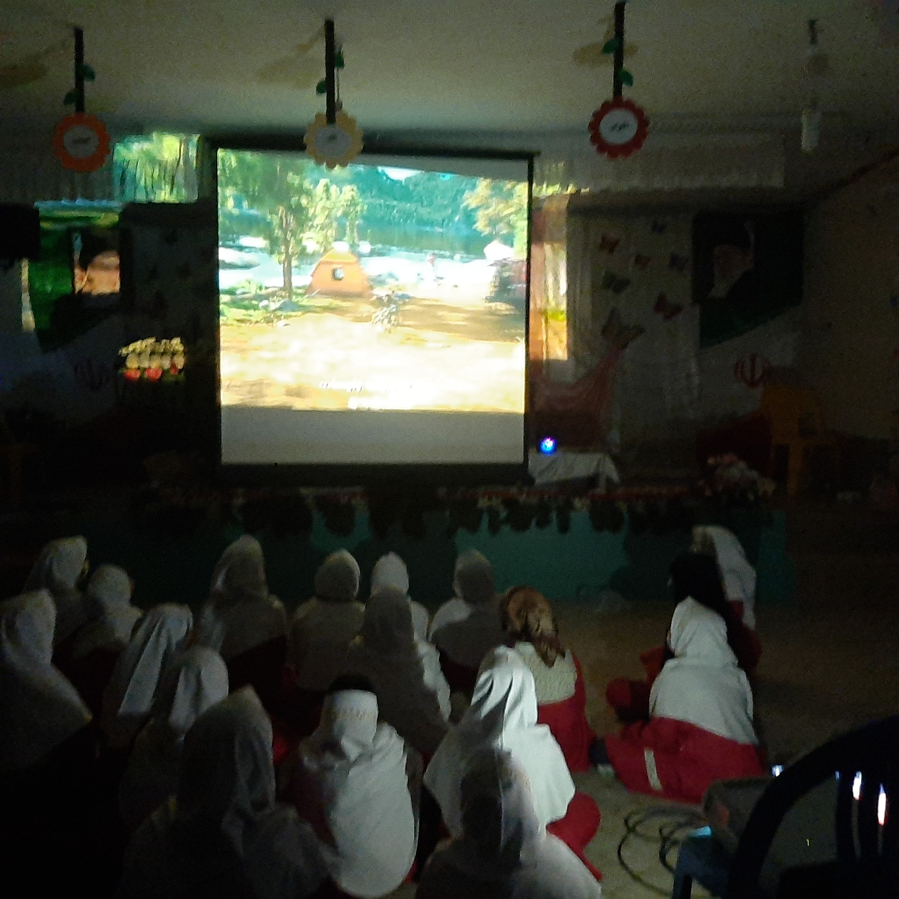 شبی در مدرسه پایه پنجم دبستان فاطمی