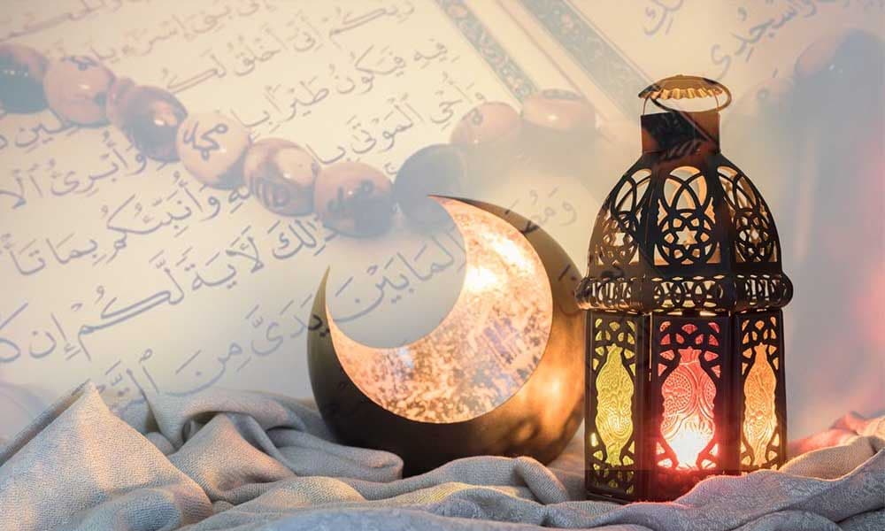 مزها در رمضان است، خدا می‌داند  برتر از فهم و گمان است، خدا می‌داند  موسم بندگی چشم و زبان و گوش است  نه همین صوم دهان است خدا می‌داند  بار عام و، همه مهمان خداوند کریم  ماه آزادی جان است، خدا می‌داند  فرا رسیدن ماه مهمانی خدا مبارک باد