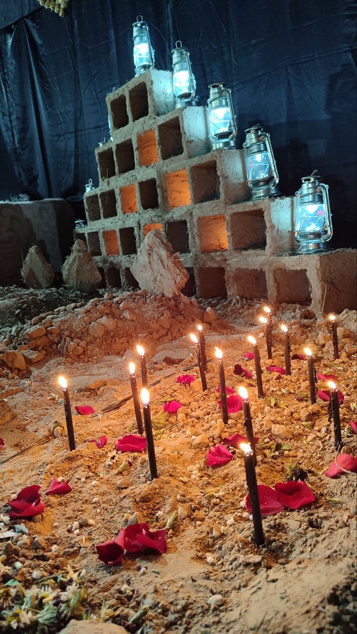 عالم فدای چادر خاکی تو، عالم فدای ناله‌های شب و روز تو… و جان من فدای مهربانی تو که بی‌شک به من ناقابل هم خواهد رسید. مرا دریاب که بی مهر تو هیچ هستم. السلام علیک یا فاطمه الزهرا (س)…