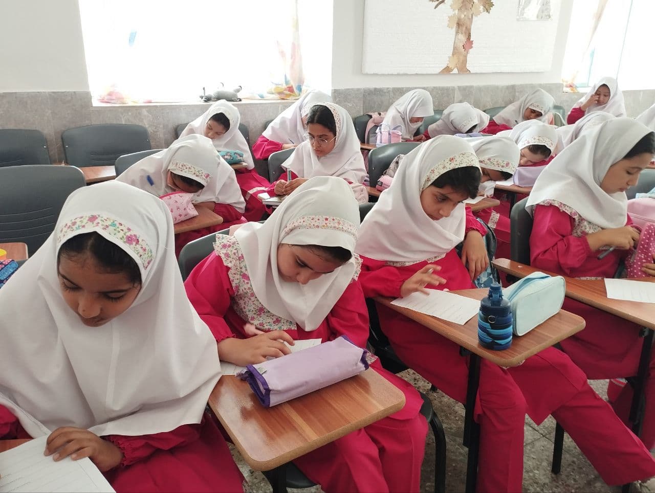 برگزاری آزمون هوش  در دبستان دخترانه فاطمی 