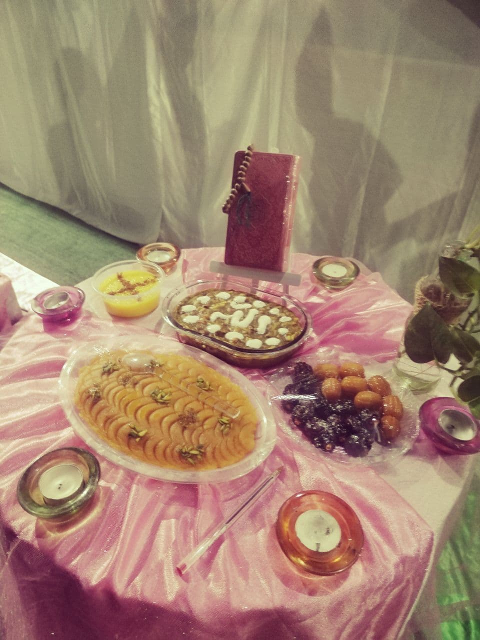 ماه رمضان است و صفا آمده است  بر خانه ی دل نورو ضیا آمده است  از سفره ی ما بوی بهشت می آید  این سفره ز درگاه خدا آمده است