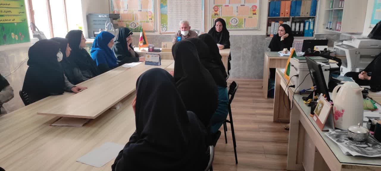 آخرین جلسه مدیریت محترم و موسسین محترم دبستان فاطمی با همکاران فاطمی