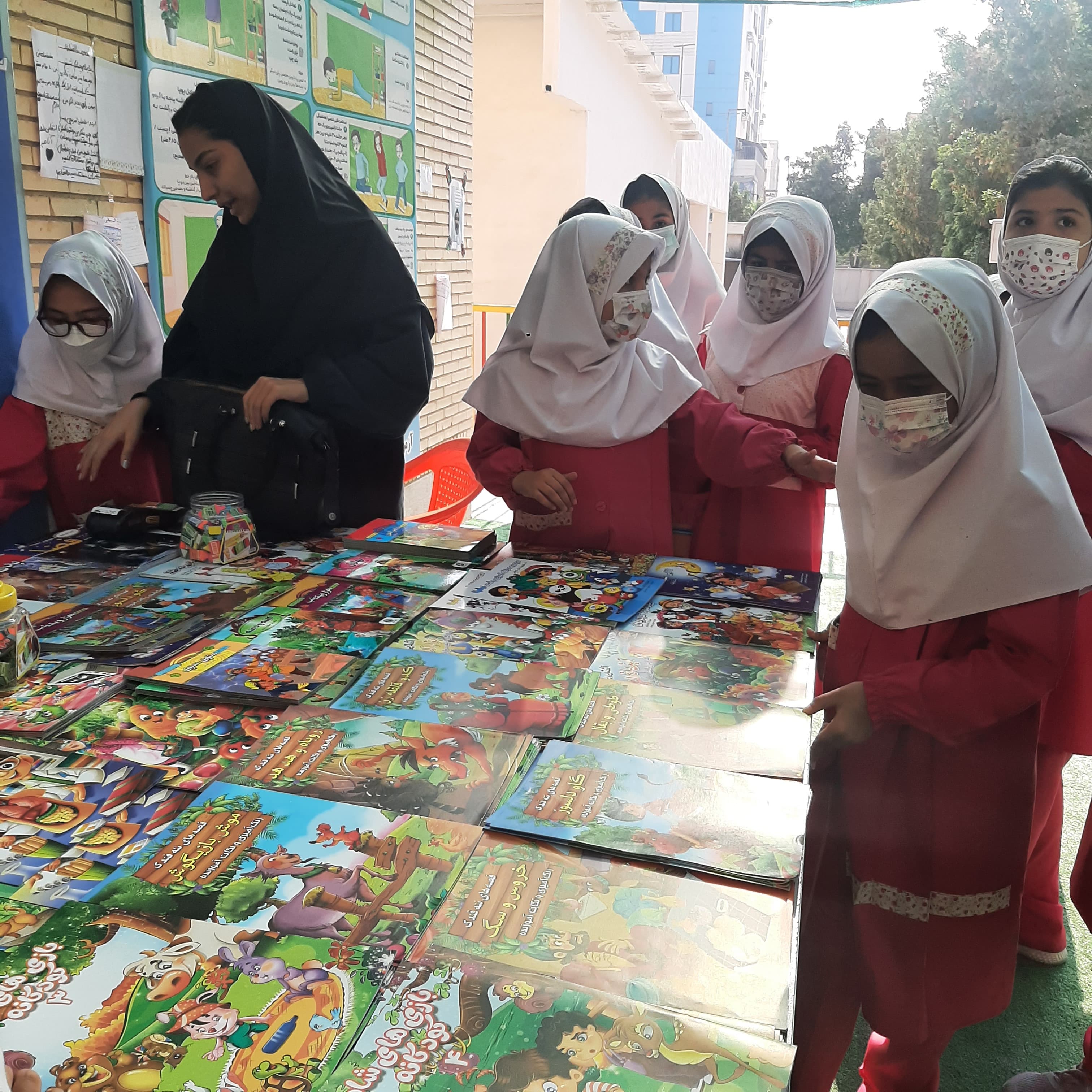 نمایشگاه کتاب دبستان فاطمی