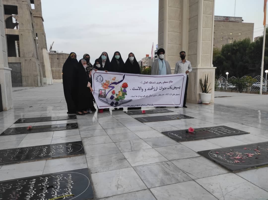 غبار رویی  قبر  شهدای گمنام  به مناسبت 13آبان (با حضور اعضا انجمن جناب اقای باوقار )