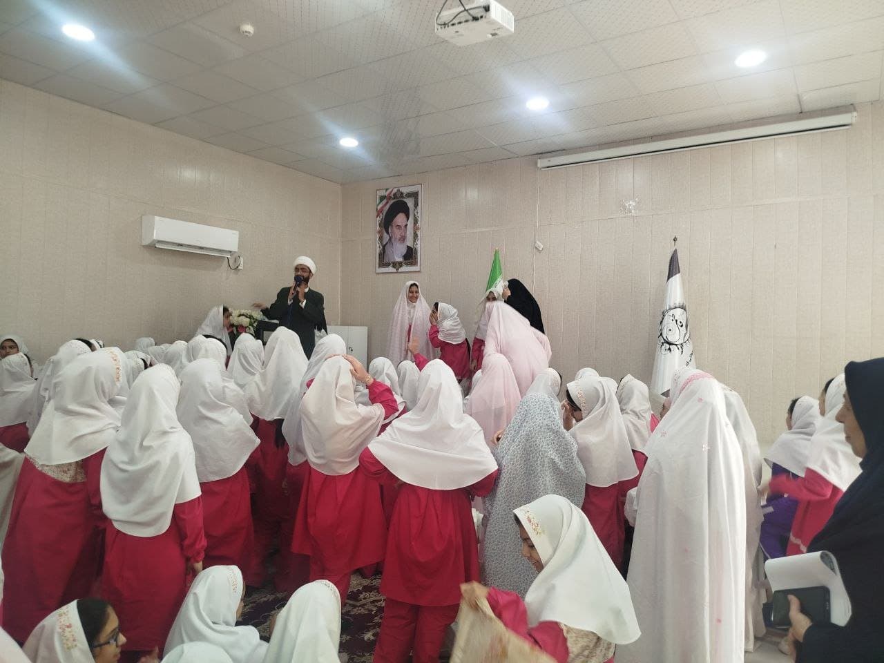 نماز جماعت به همراه مسابقه با حضور حاج آقا ارژنگ