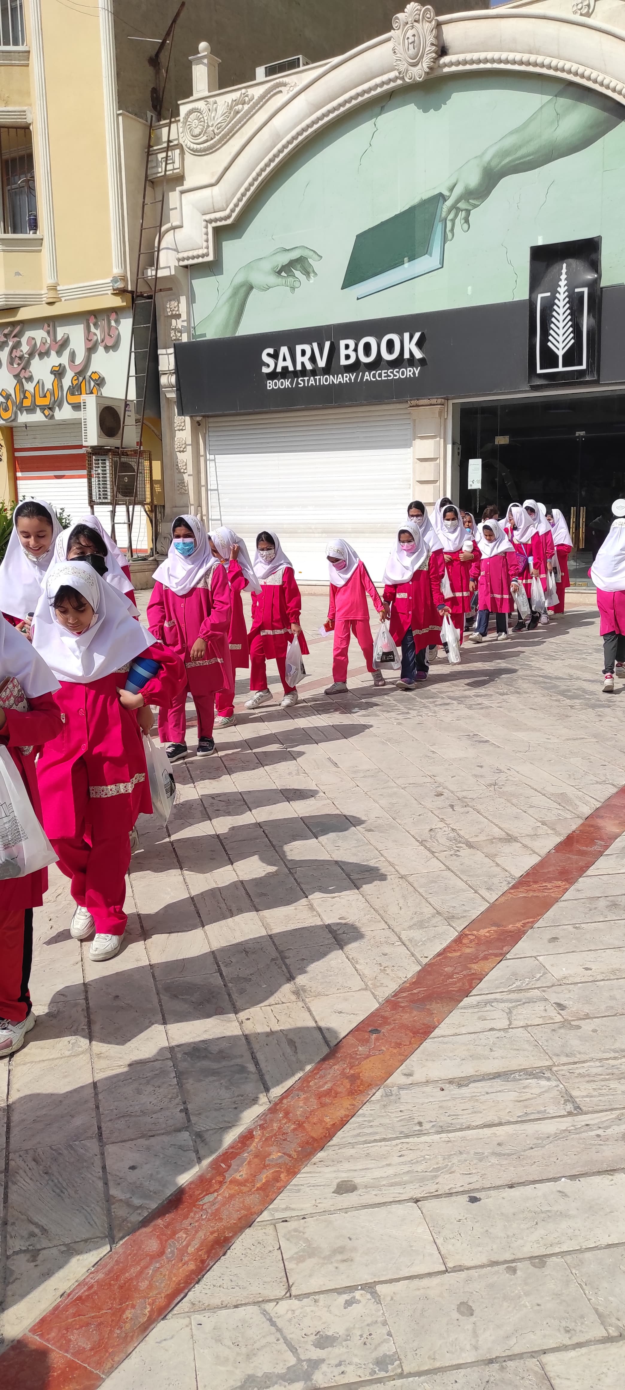 بازدید از محله (درس مطالعات ) برای آشنایی بچه ها با خرید و فروش