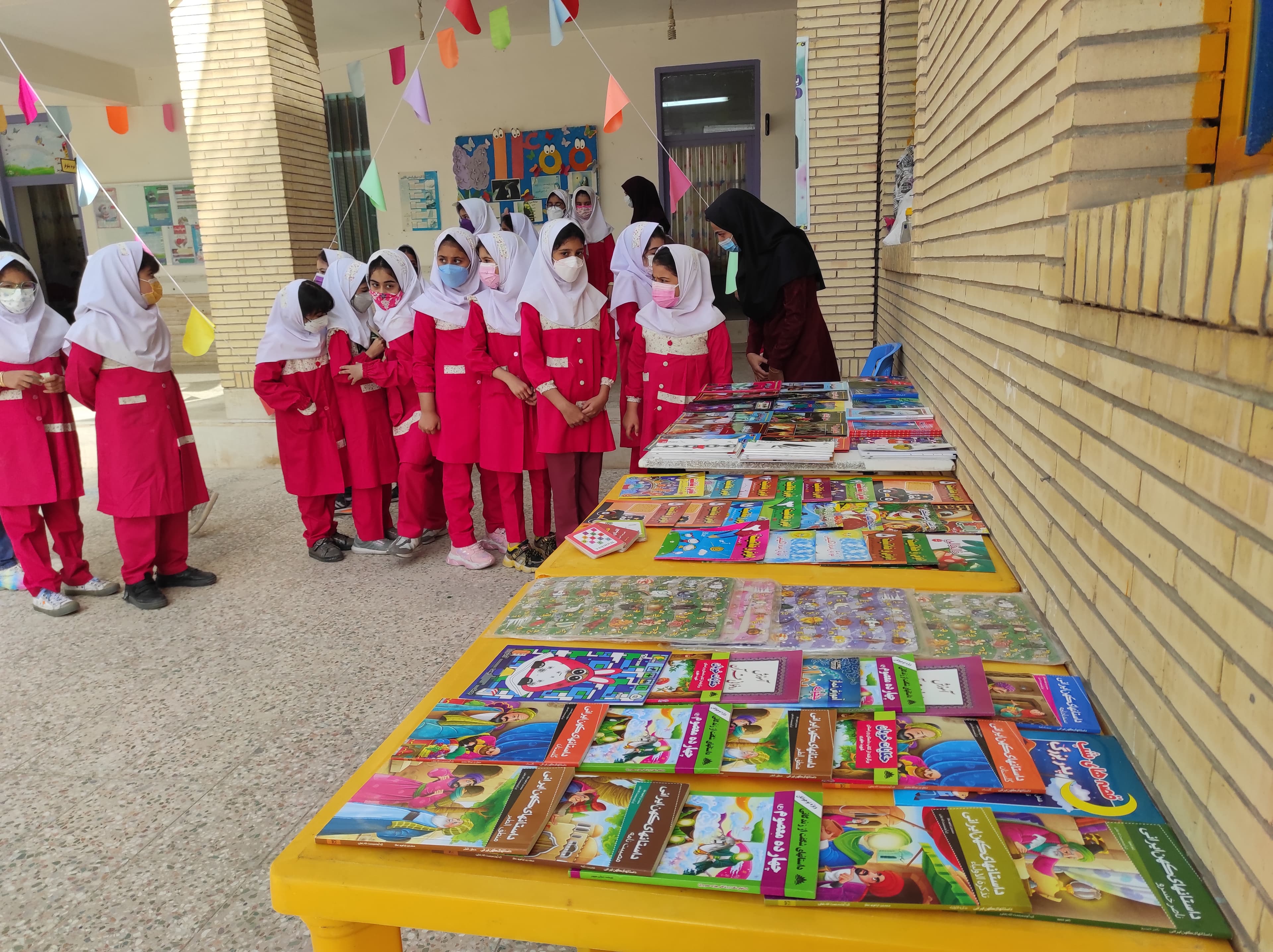 نمایشگاه کتاب دبستان فاطمی