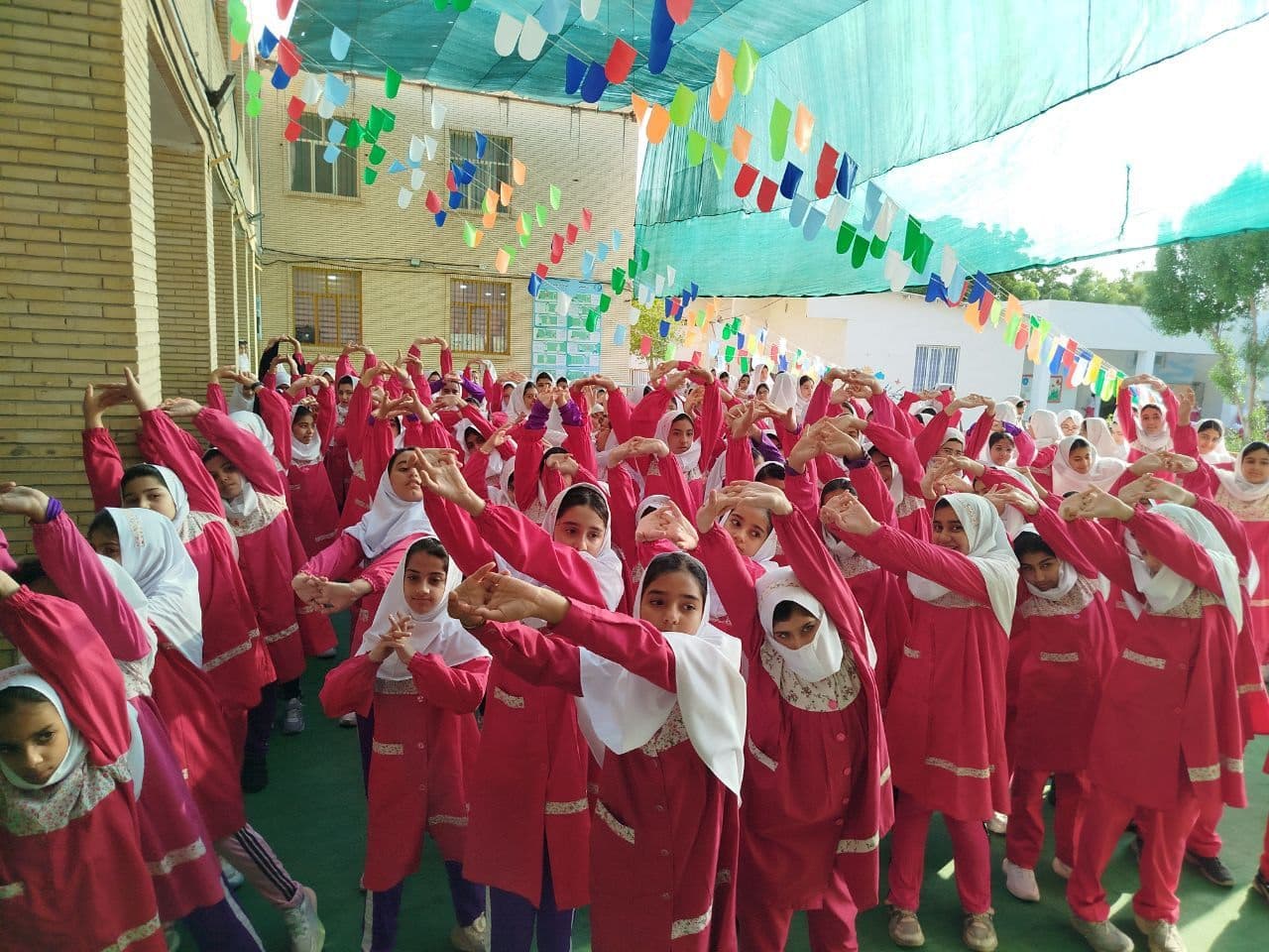 به وقت صف صبحگاه فاطمی