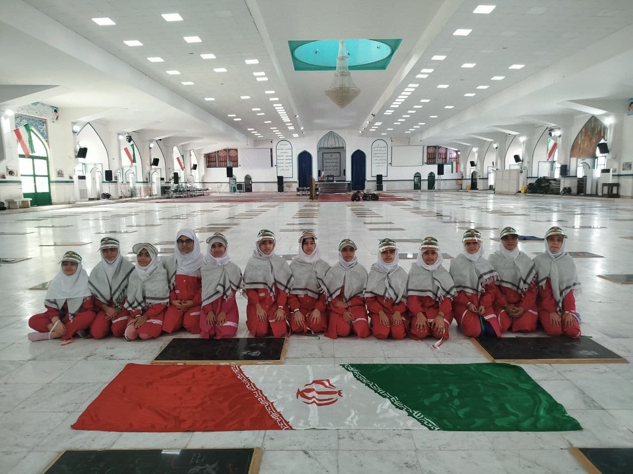 بازدید از گلزار شهدا دختران ششم دبستان فاطمی