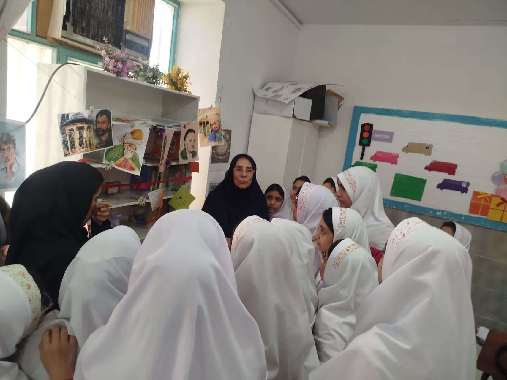 کافه کتاب دبستان فاطمی کار زیبا خانم عطایی آموزگار پنجم دبستان فاطمی